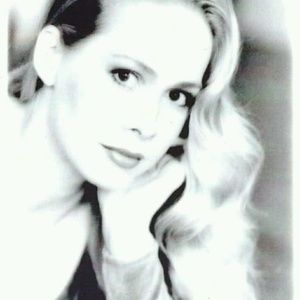 Meet your Posher, Adelia